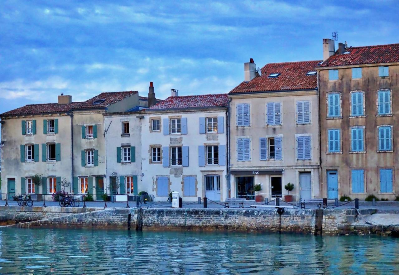 A 150M Du Port De St-Martin-De-Re, Studio Pour 2 Saint-Martin-de-Re Luaran gambar